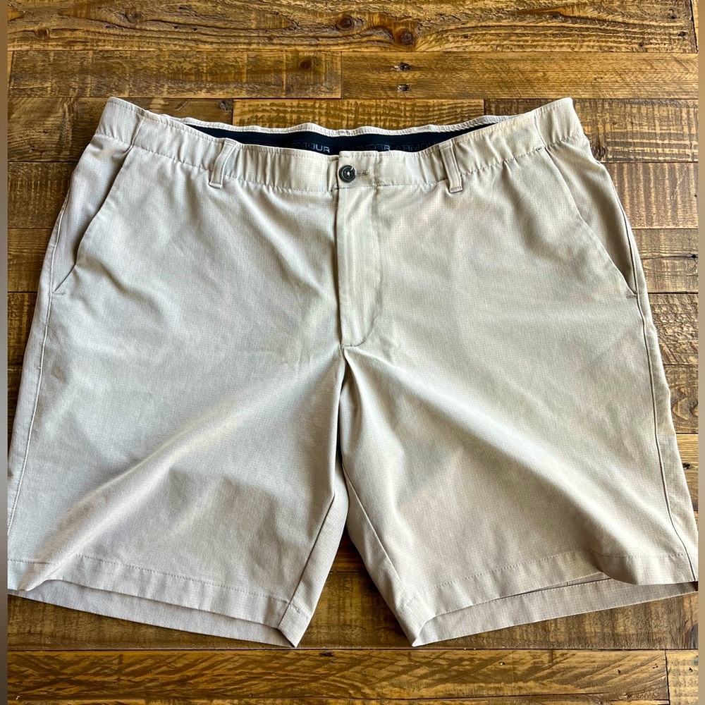 Under Armour Mens Shorts 42 Beige Chino Lightweight Performance Golf Khaki